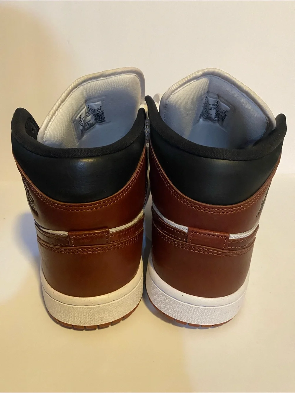 NWOT Men's Jordan 1 Mid SE White/Dark Pony-Black HF3216-102